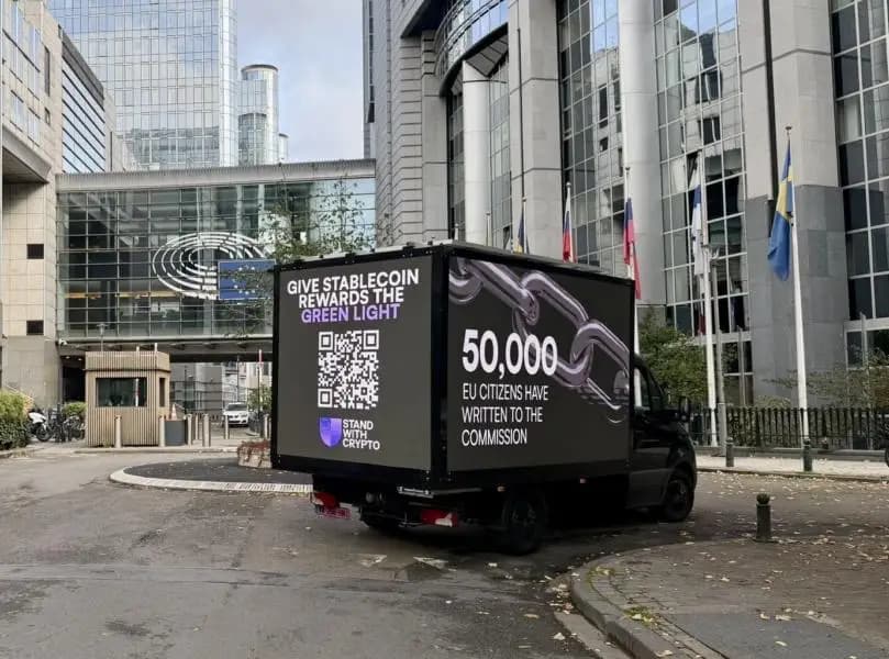 50,000 Europeans call on EU to ease stablecoin rewards restrictions in MiCA review