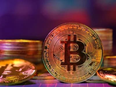 Bitcoin Falls Below $84,000 Despite Spot ETF Inflows as Profit-Taking Weighs