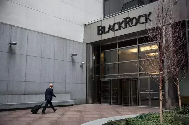 BlackRock’s global bond fund raises Bitcoin stake to 16,000 IBIT shares