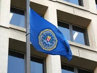 Crypto Exec Accused of Bribing Cops to Extort Victim’s Assets, FBI Alleges - iza