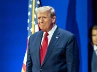 Trump's Upcoming Crypto Project A Potential Problem In Making? DeFi, Stablecoin Promotion Raises Conflict Of Interest Worries - trump, donald trump