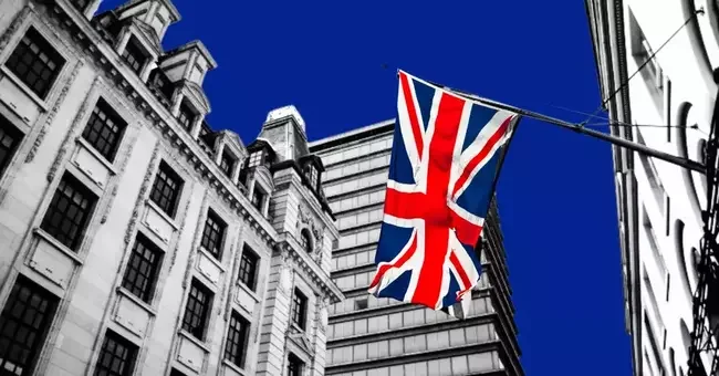 UK Crypto Regulation 2025: Rivalling EU MiCA with New Stablecoin Rules